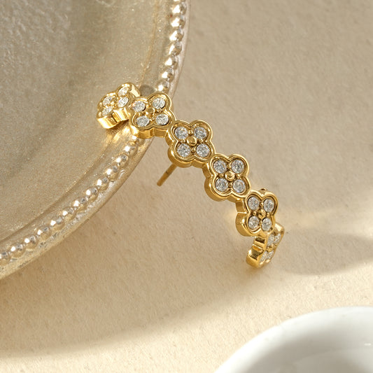 Boucle d'oreille unique en arc fleuri serti de strass