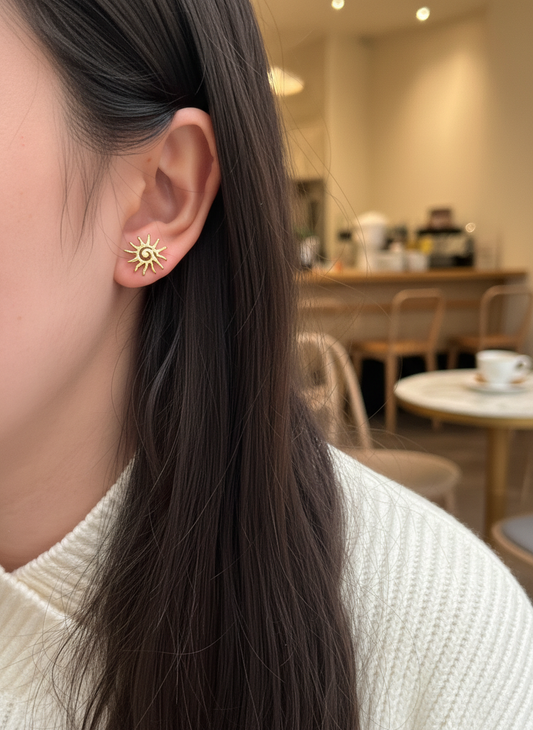 Boucles d'oreilles clous au soleil minimaliste