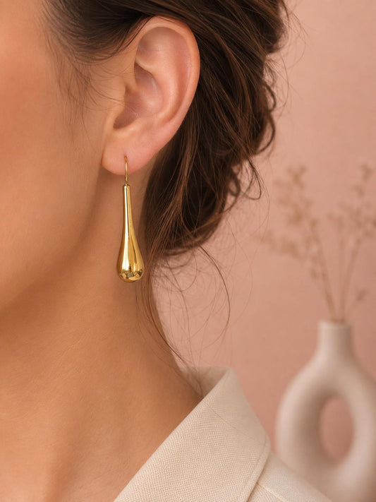 Boucles pendantes goutte allongée dorée