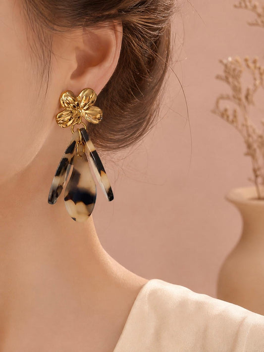 Boucles pendantes fleur et pétales effet léopard