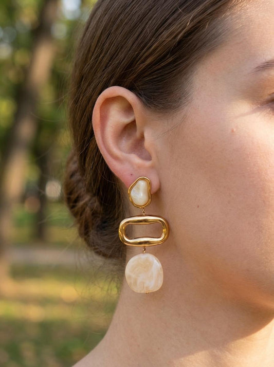 Boucles d’oreilles dorées à rectangle et à résine