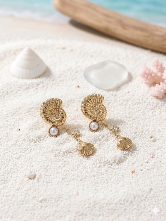 Boucles d’oreilles pendantes coquillage, perle et strass