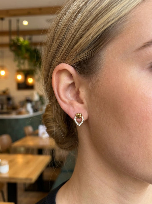 Boucles d'oreilles clous à mini cœurs en strass