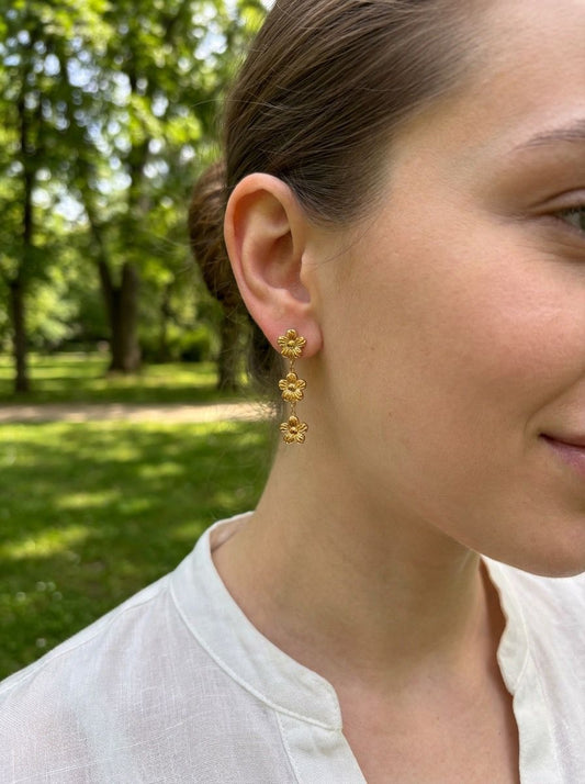Boucles d'oreilles avec 3 petites fleurs texturées