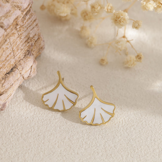 Boucles d'oreilles clous feuilles Ginkgo nacrées