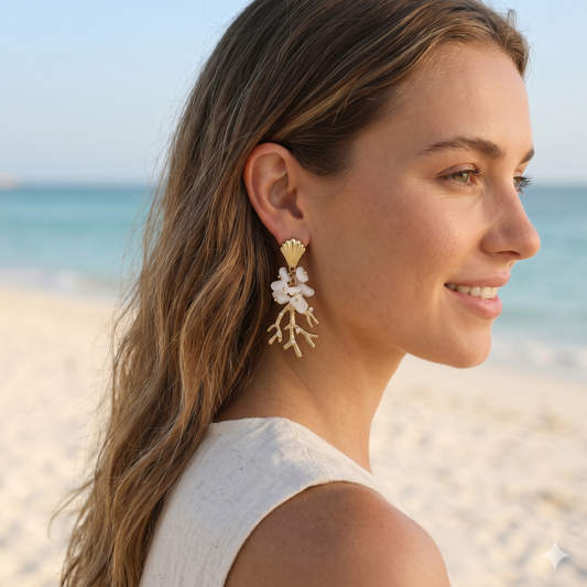 Boucles d'oreilles dorées corail strass et pierres blanches