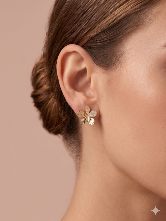 Puces d'oreilles fleurs à pétales délicats