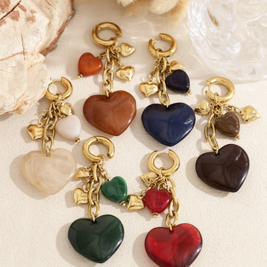 Boucles pendantes cœur multi-breloques résine