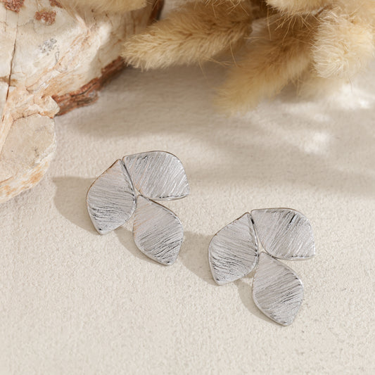 Puces d'oreilles trois pétales texturés