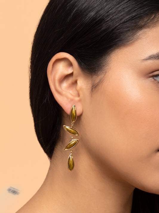 Boucles d'oreilles pendantes pétales résine