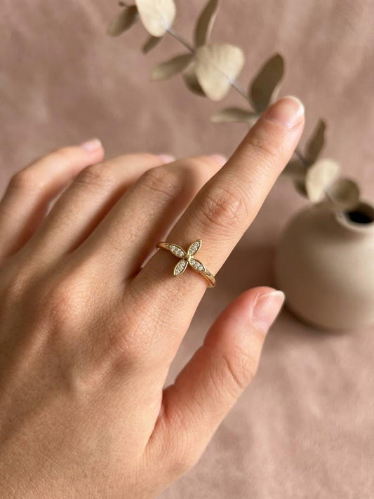 Bague fleur croix sertis
