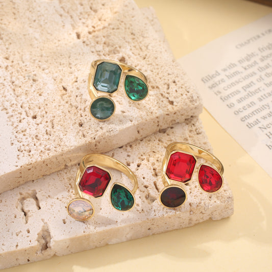 Bague ouverte trois cristaux colorés ouvert devant