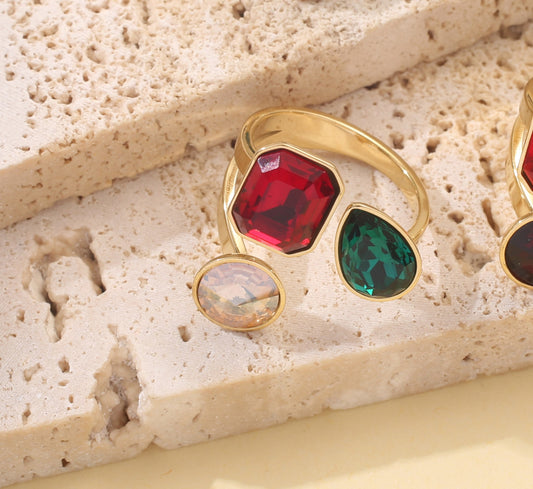 Bague ouverte trois cristaux colorés ouvert devant