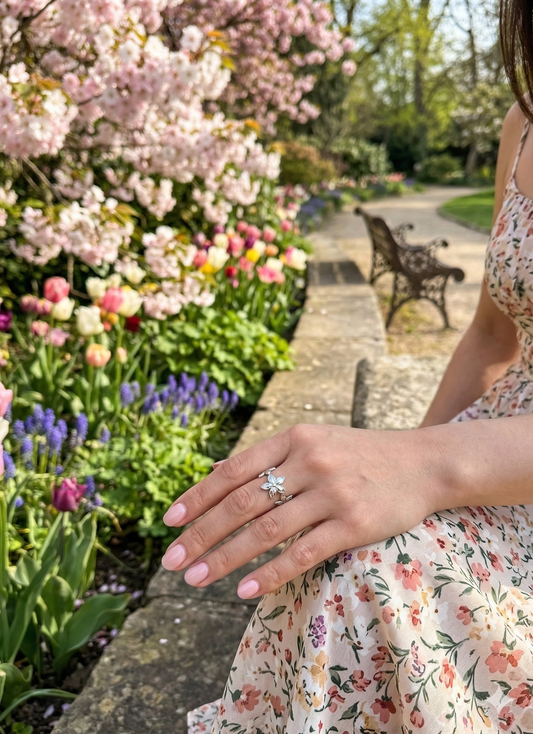 Bague ajustable à fleurs entrelacées