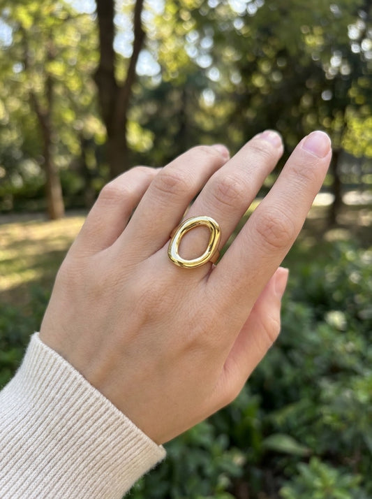 Bague motif arrondi cercle fondu finition effet miroir