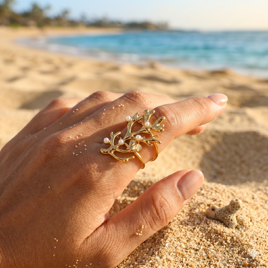 Bague ajustable corail sculpté et perles délicates