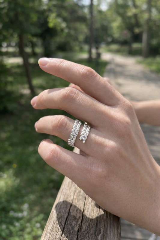 Bague ouverte à l'avant feuilles de laurier