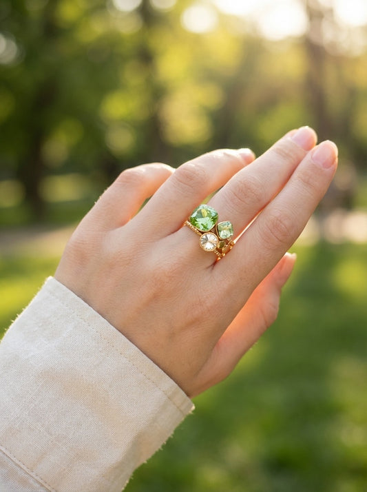 Bague ajustable ornée de strass et cristal clair