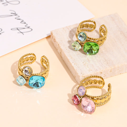 Bague ajustable ornée de strass et cristal clair