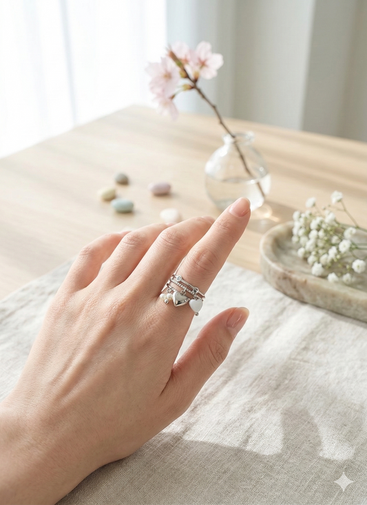Bague ajustable 3 anneaux pendentifs cœurs et perles