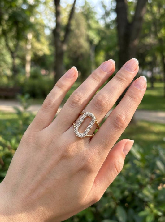 Bague ajustable motif ovale ajouré pavé de strass