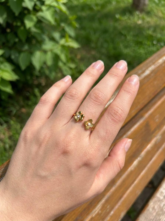 Bague ajustable ornée de 2 fleurs symétrique
