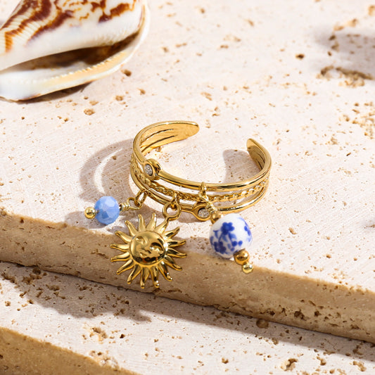 Bague dorée ajustable pendentif soleil et porcelaine bleue