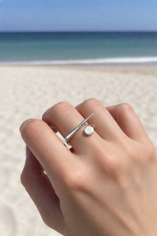 Bague ouverte à l'avant motif clou