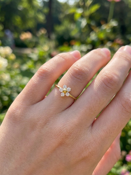 Bague ajustable orné d'une fleur sertie