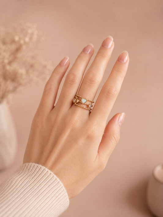 Bague dorée ajustable triple anneau cœur nacré et strass