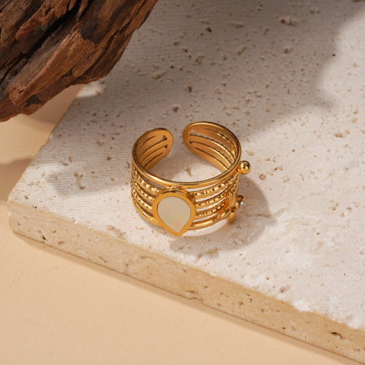 Bague dorée ajustable quatre anneaux goutte nacrée et fleur