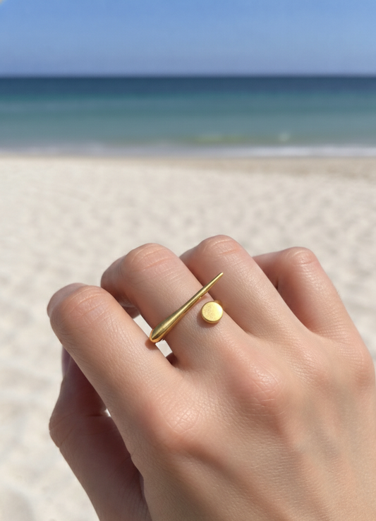 Bague ouverte à l'avant motif clou