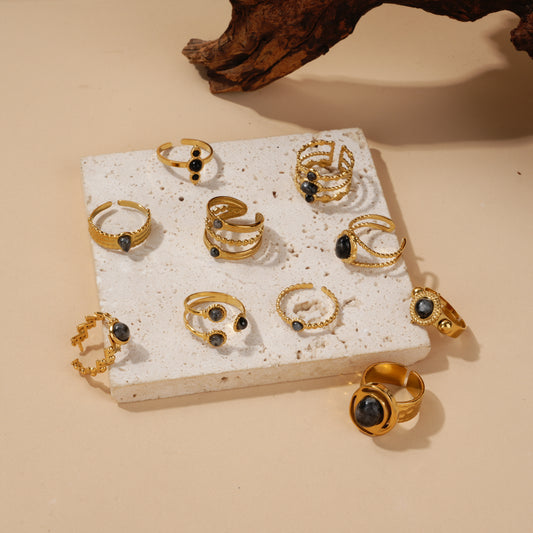 Lot de bagues dorées avec pierres naturelles grises labradorite