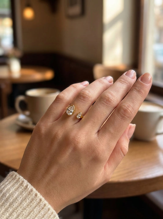 Bague ouverte à l'avant double goutte strass