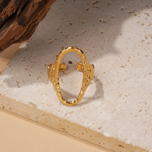Bague dorée ajustable cercle organique martelé