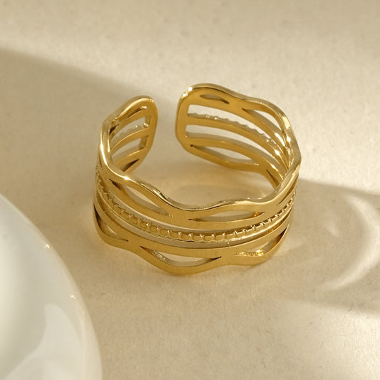Bague ajourée à vagues