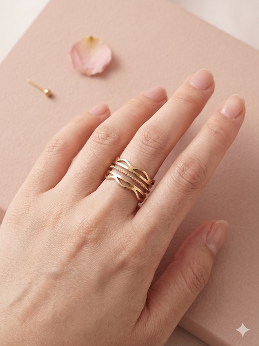 Bague ajourée à vagues