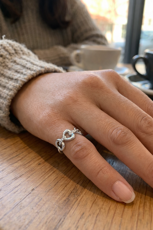 Bague fine ajustable à cœurs entrelacés