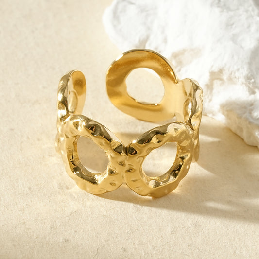 Bague martelée anneau ajouré