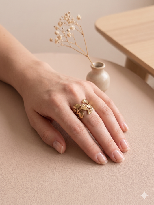 Bague ajustable dorée large feuilles de ginkgo