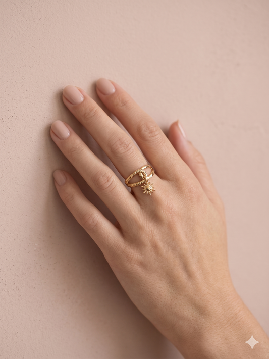 Bague dorée ajustable double anneaux avec pendentif soleil