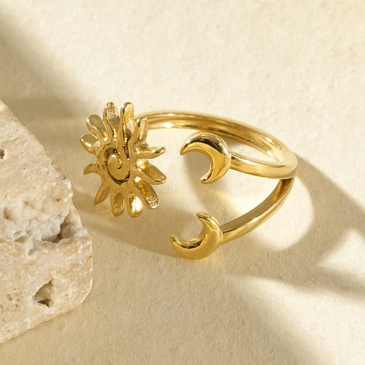 Bague dorée ouverte à l'avant soleil et deux lunes