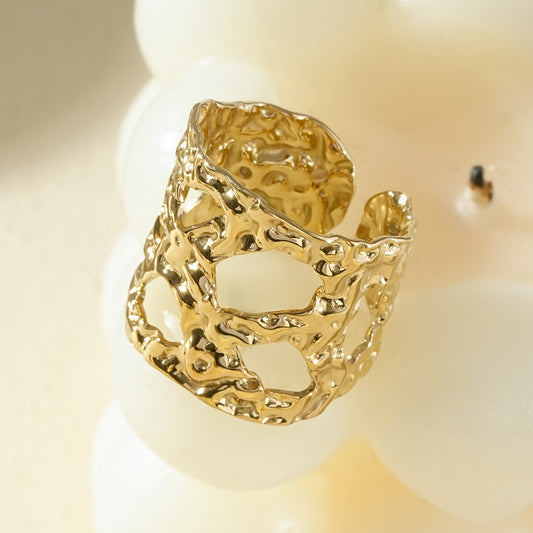 Bague ajustable dorée martelé à trous