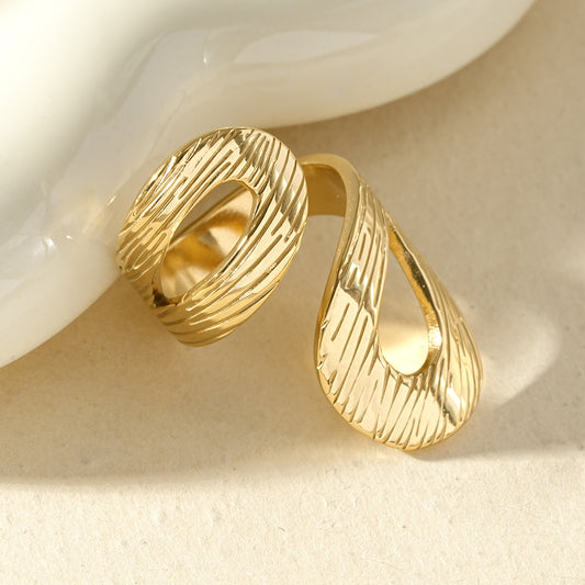 Bague ajustable dorée calin texturée