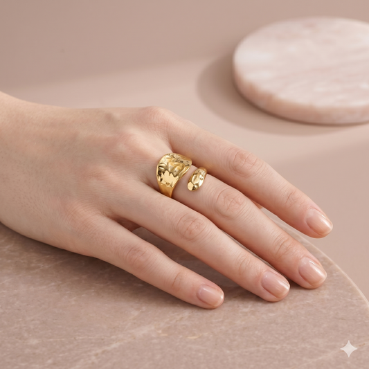 Bague ouverture avant ajustable martelée asymétrique
