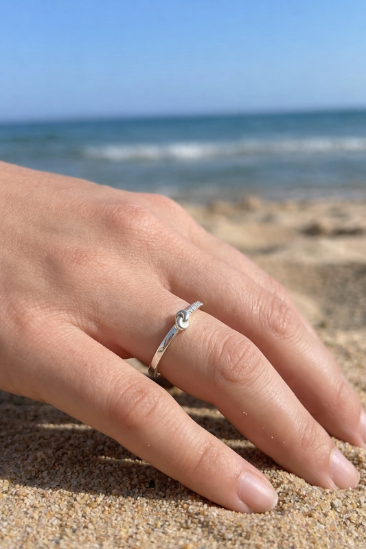 Bague fine ajustable nœud délicat