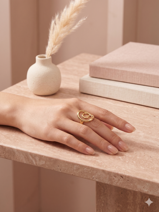 Bague ajustable dorée spirale sculpturale