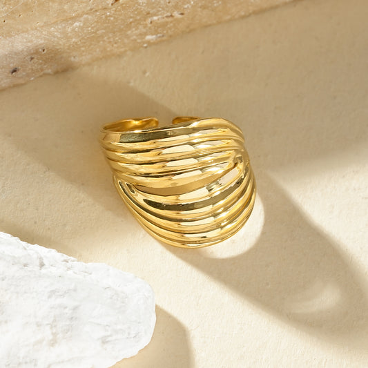 Bague large striée enroulée doré