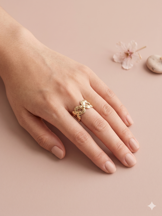 Bague ajustable dorée fleures martelées