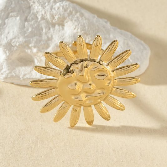 Bague dorée ajustable grand soleil rayonnant texturé